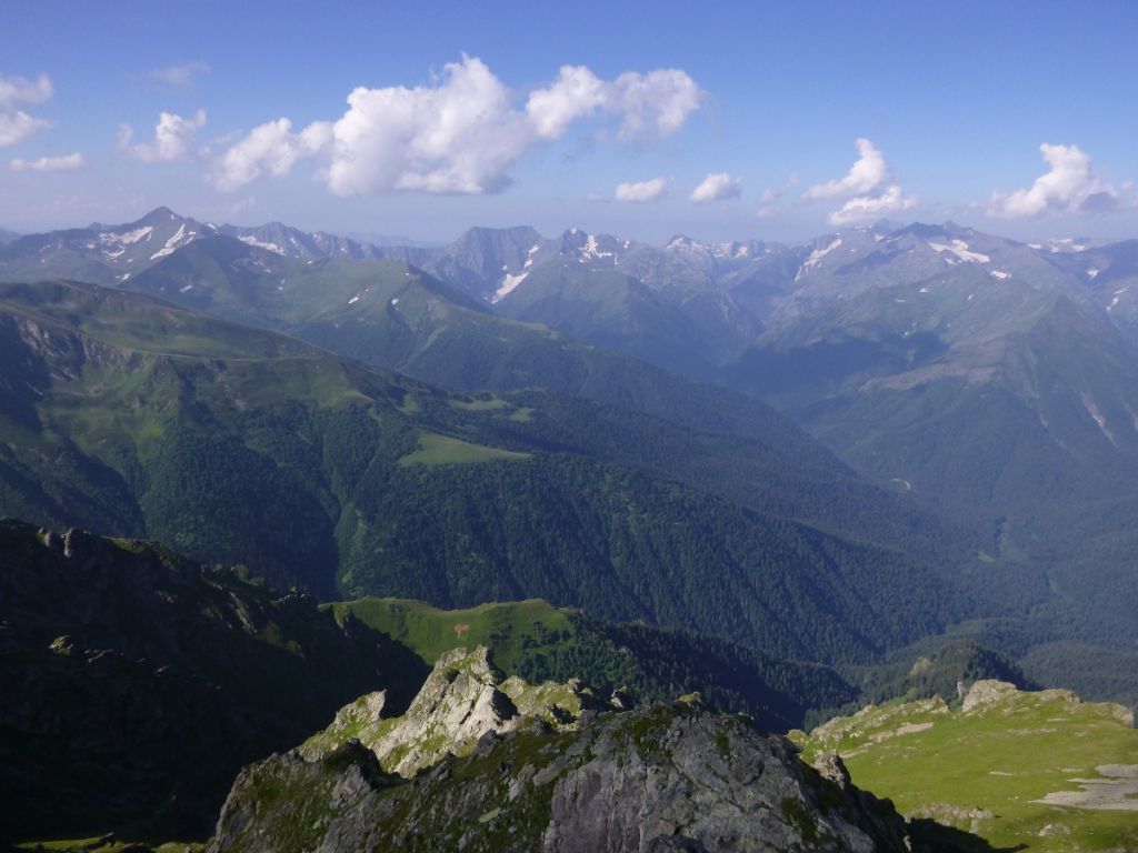 Вид с вершины на заповедные горы