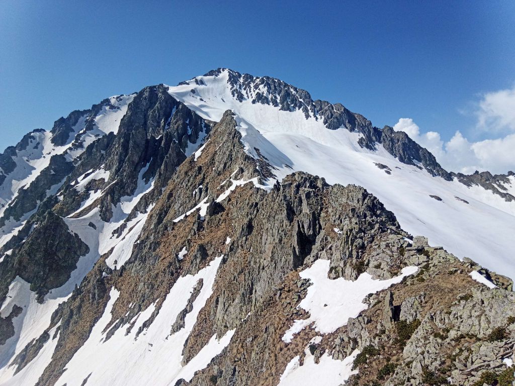 Гребень горы Малый Чугуш 2980 метров.